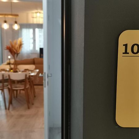 City Center Accommodation - 108 Resita Bagian luar foto